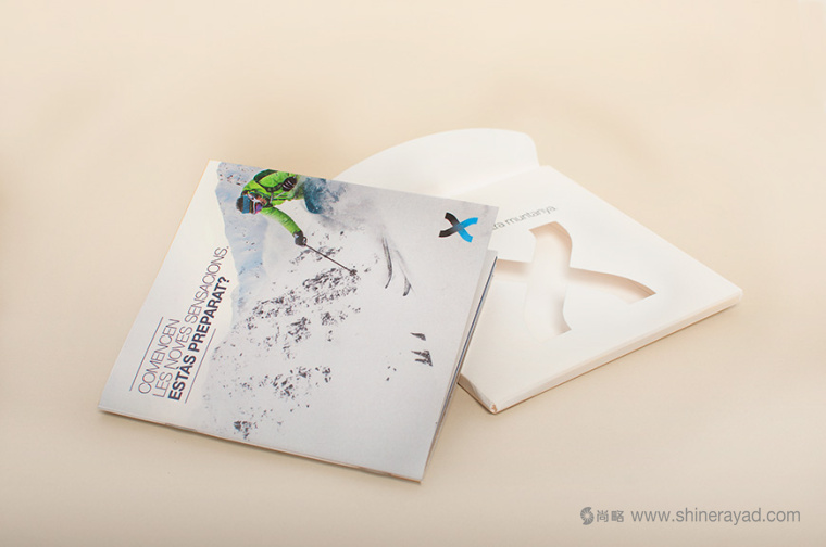 上海畫冊(cè)設(shè)計(jì)公司欣賞-格蘭德瓦利拉滑雪場(chǎng)宣傳畫冊(cè)設(shè)計(jì)畫冊(cè)鏤空封套設(shè)計(jì)1