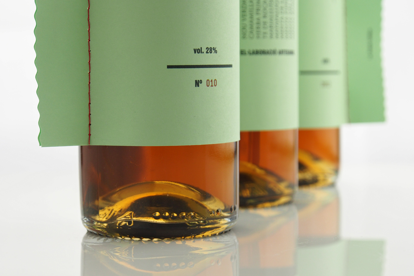 XL Ratafia 果酒簡(jiǎn)約包裝設(shè)計(jì)4
