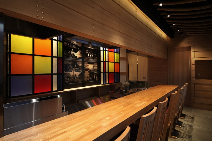 日本大阪KURAGANE拉面酒吧店鋪空間形象設計-上海餐飲品牌設計公司分享