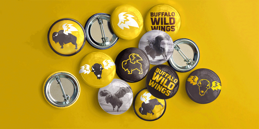 Buffalo Wild Wings體育酒吧新logo設計，帶翅膀的水牛形象