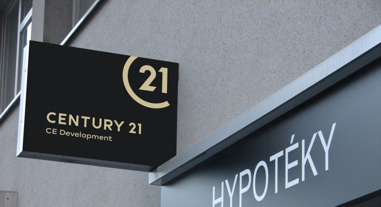 Century 21 房地產(chǎn)中介代理公司新品牌形象設(shè)計與logo設(shè)計-辦公室標(biāo)志效果 Century 21 房地產(chǎn)中介代理公司新品牌形象設(shè)計與logo設(shè)計-辦公室標(biāo)志效果