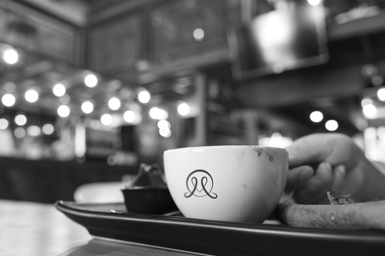 MUNSPACE咖啡（店）品牌形象設(shè)計(jì)logo設(shè)計(jì)，簡(jiǎn)約心形符號(hào)+字母M