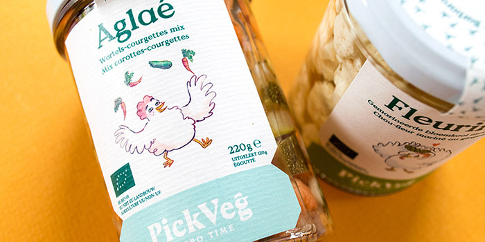 PickVeg 開胃咸菜泡菜休閑食品包裝設計，減輕生活壓力的小雞嘻哈插畫風格