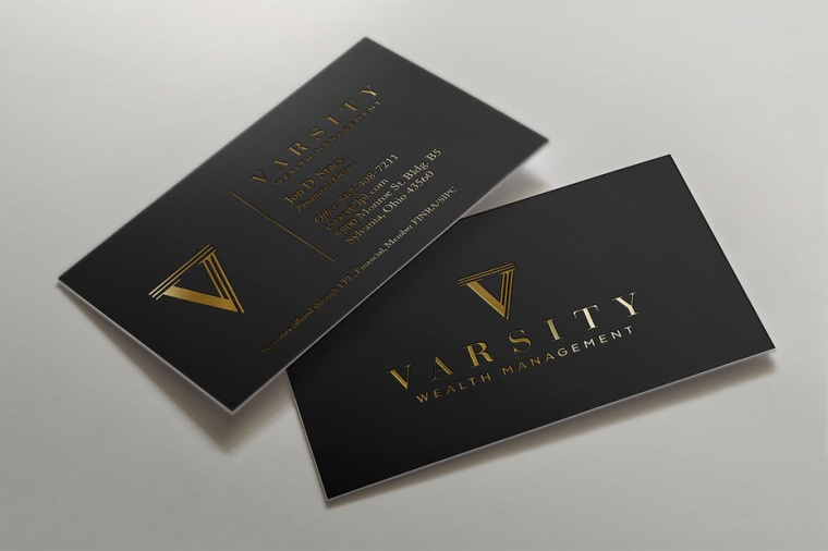這家財富管理公司的品牌標識logo設計中的黃金提供了正式和豪華的問候。