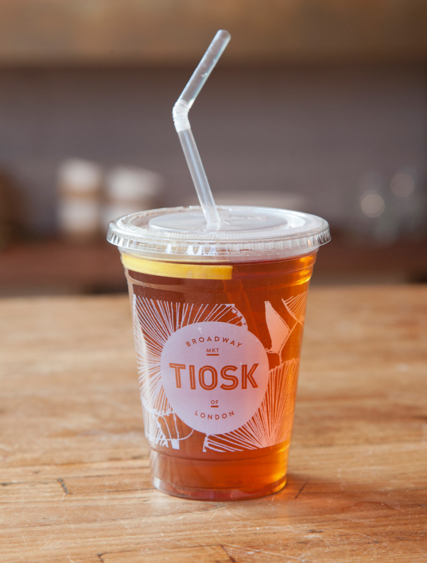 Tiosk茶飲餐飲品牌形象設計，水墨線條畫風格