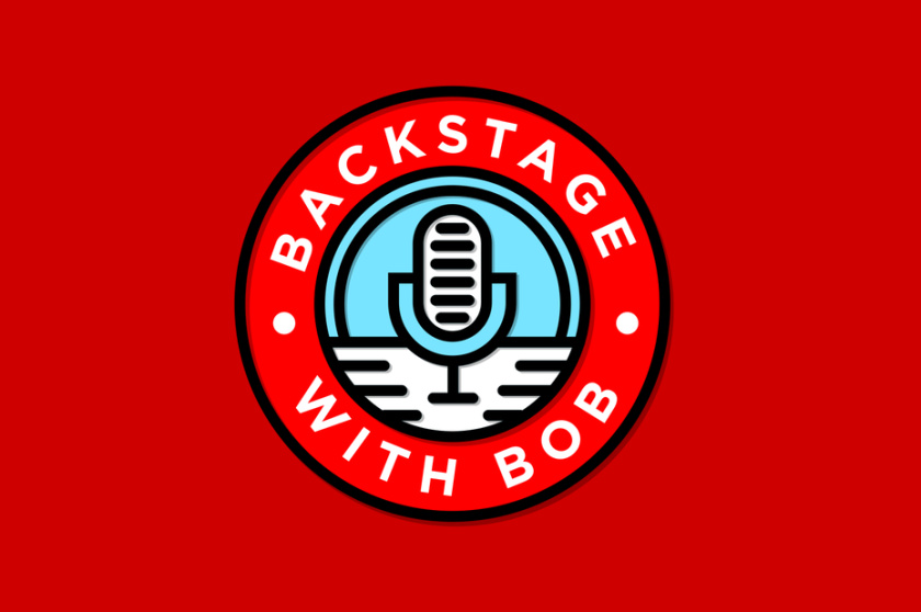 圓形徽標，帶麥克風，文字“Backstage with Bob”logo設計