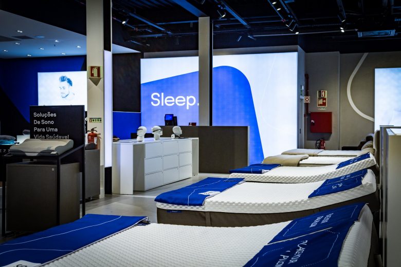 Sleep 8 床墊睡眠店鋪”藍色科技風格“室內零售空間創新設計