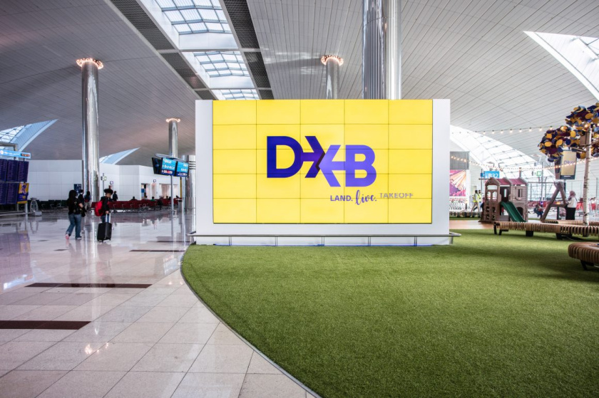 DXB迪拜機場X形箭頭logo設計與品牌形象設計，源自品牌理念“內在的驚喜”