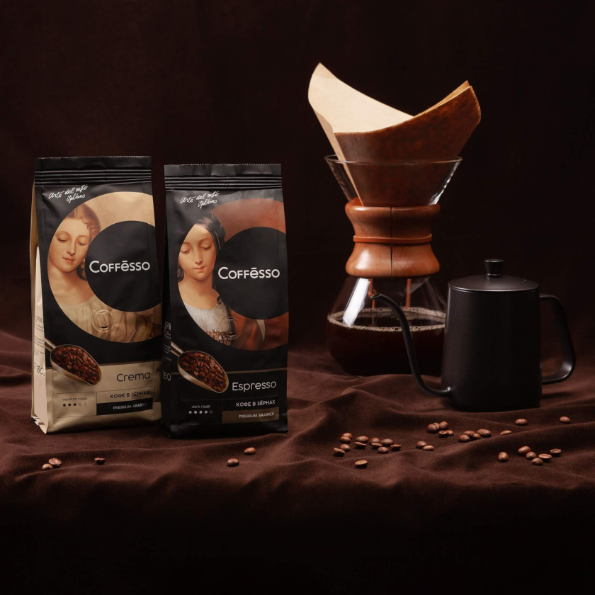 Coffesso速溶咖啡包裝設計，用字母C切出意大利文藝復興女性插圖圖像
