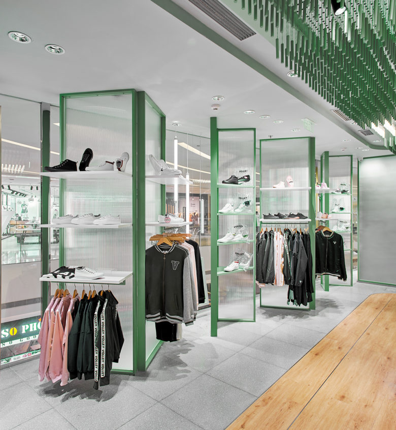 volley 休閑運動鞋專賣店店鋪設計，活力綠色+通透玻璃貨架設計