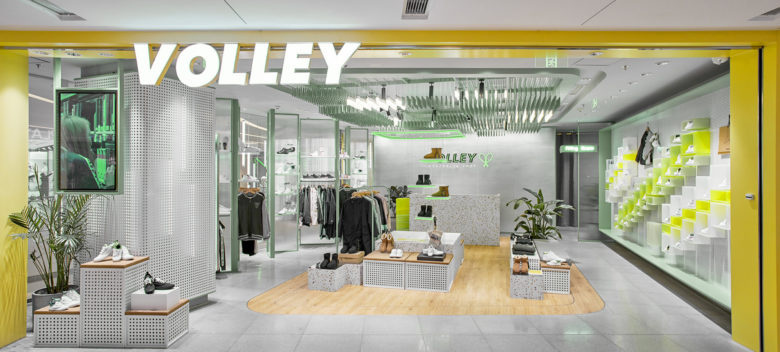volley 休閑運動鞋專賣店店鋪空間設計，活力綠色+通透玻璃貨架設計