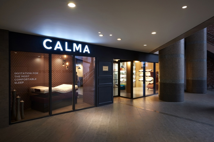 M4 CALMA床墊床上用品品牌體驗店鋪空間設(shè)計，整體黑暗色風(fēng)格