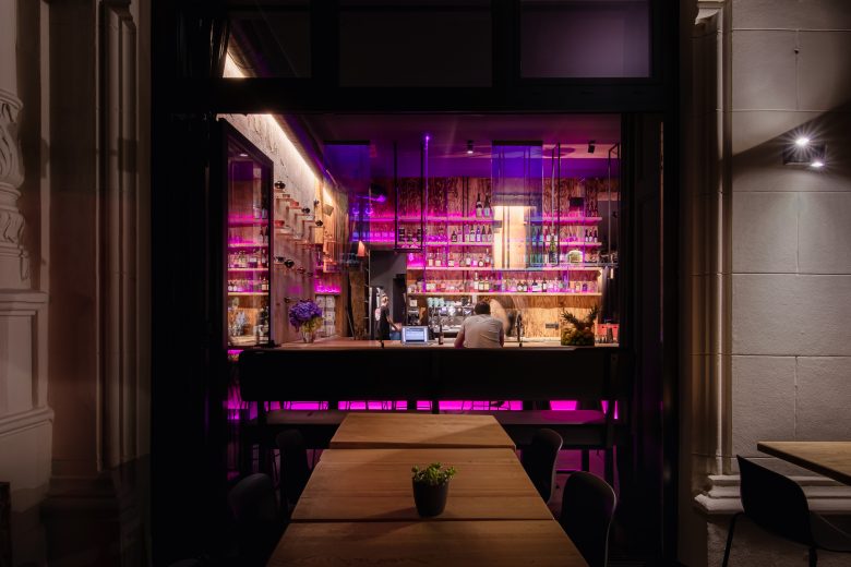 The Catch 日式酒吧餐廳空間設(shè)計“霓虹燈和漫畫”風(fēng)格