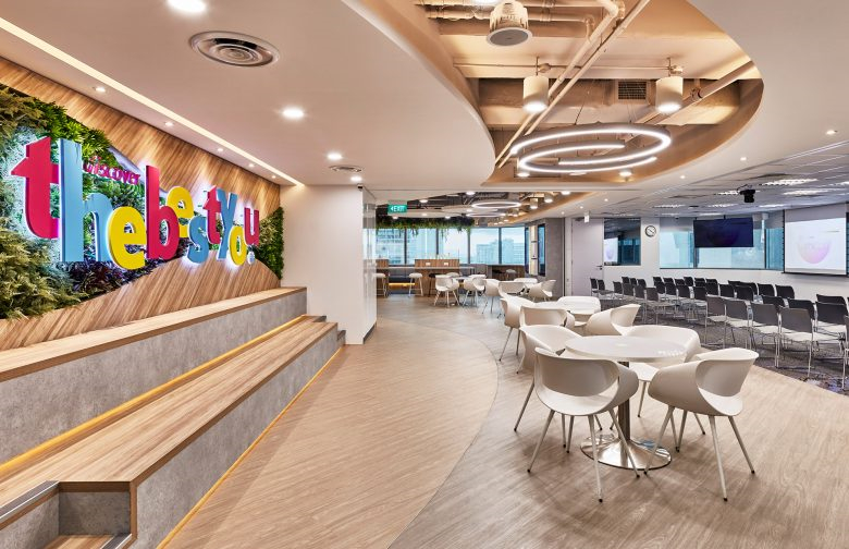 如新保健品新加坡體驗中心展廳空間設計，以科技和互動元素使品牌栩栩如生