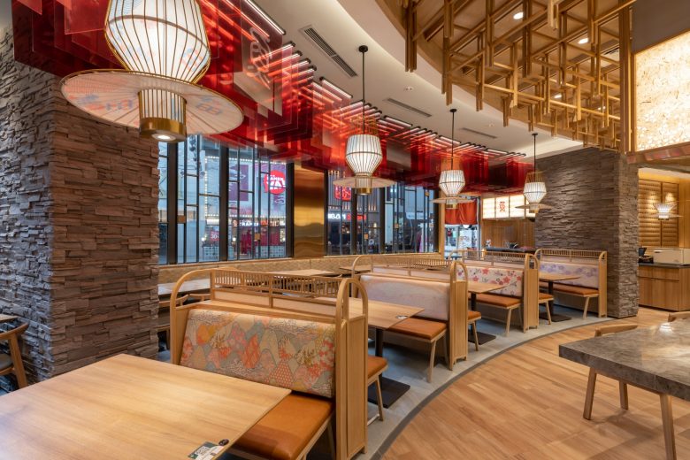 Sushi Tei 日式壽司餐廳餐飲店鋪室內空間設計“自然原木喜慶”風格