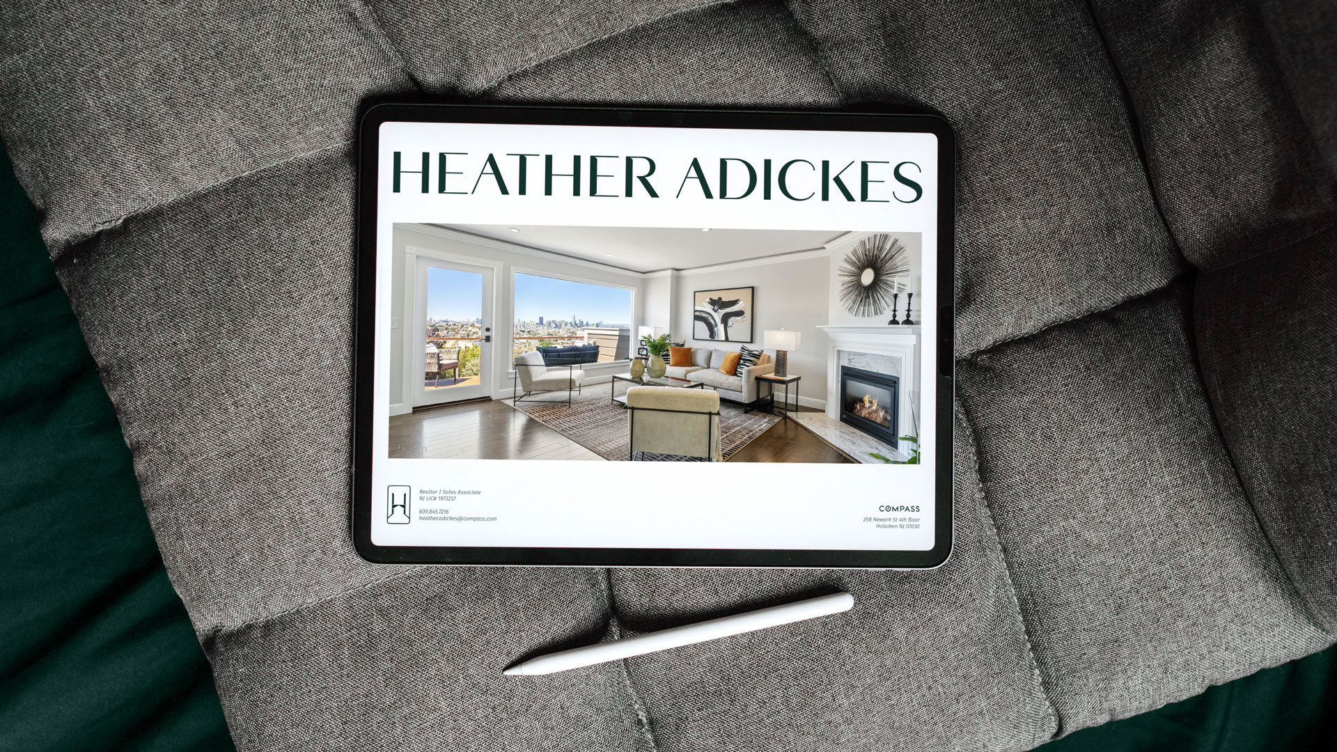 Heather Adickes房地產(chǎn)中介經(jīng)紀人品牌logo設計形象設計，字母H+橋梁+房子