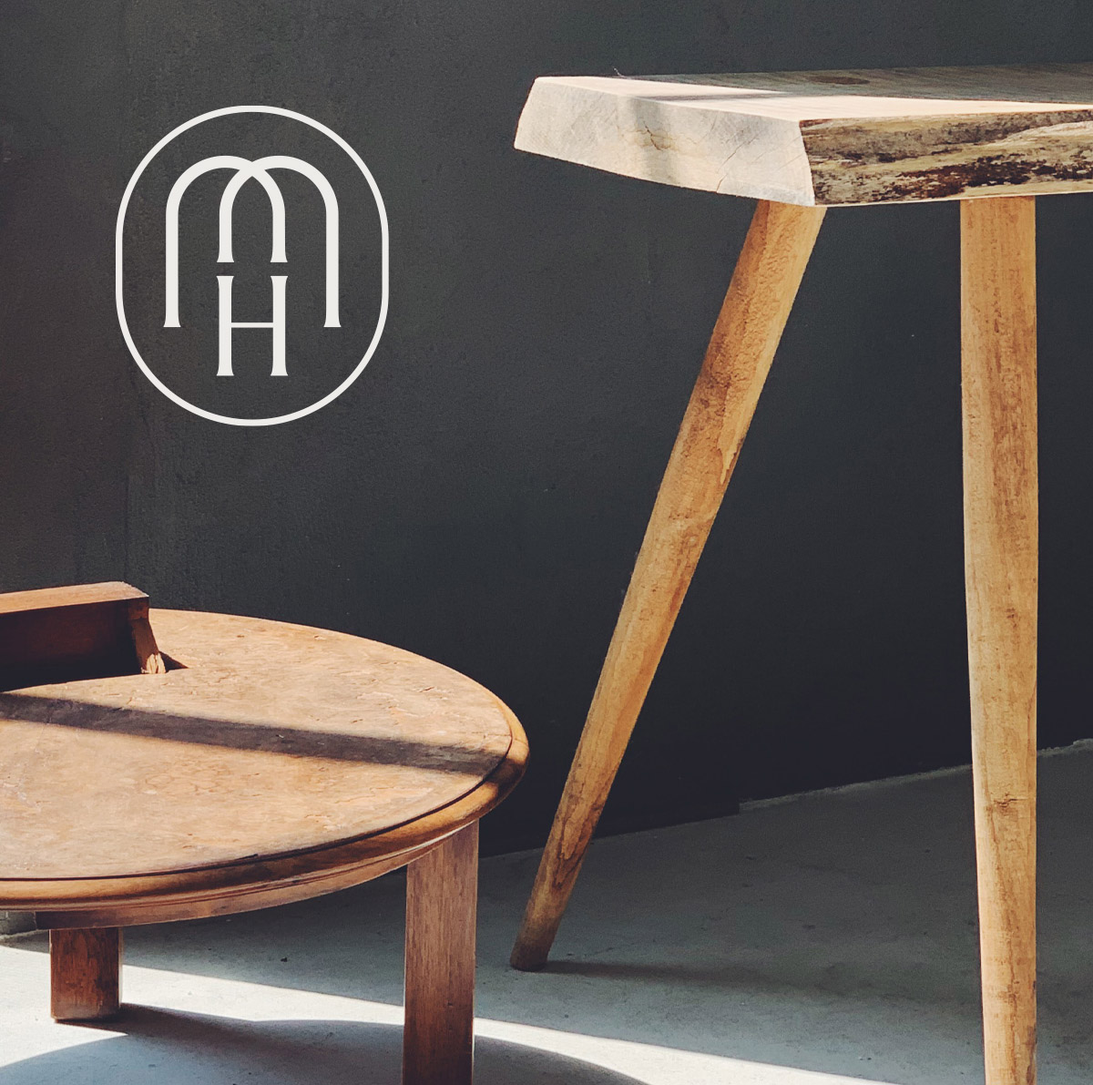 Makers+Holm 全屋建材家居家具品牌logo設(shè)計“MH“花押字母徽標(biāo)，自然優(yōu)雅